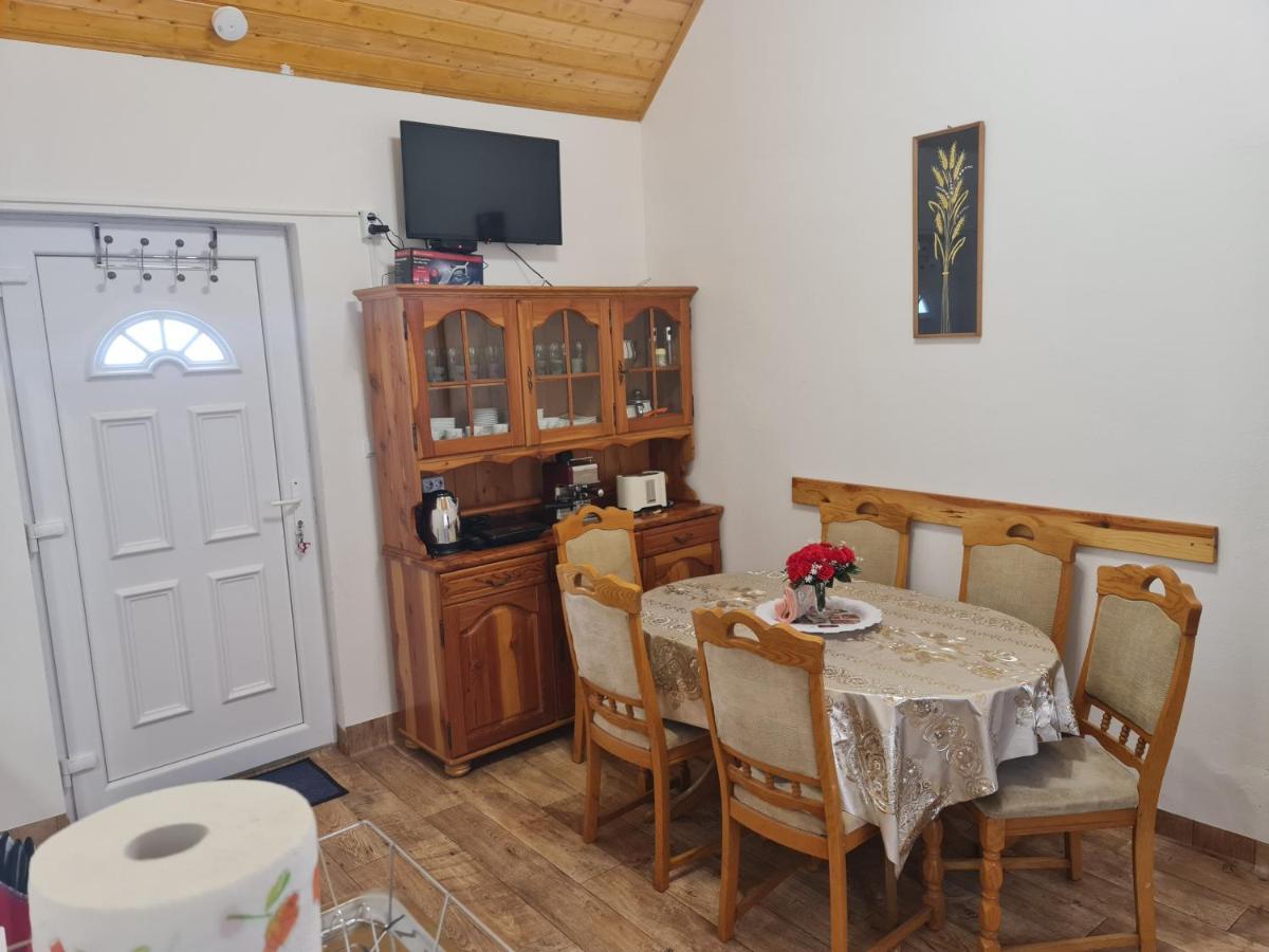 Hobby Vendeghaz Apartment Kiskunmajsa Exterior photo